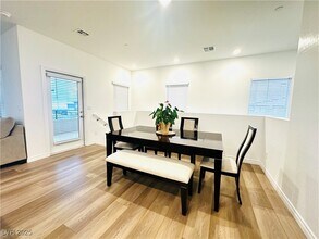 600 Carriage Hill Dr in Las Vegas, NV - Building Photo - Building Photo