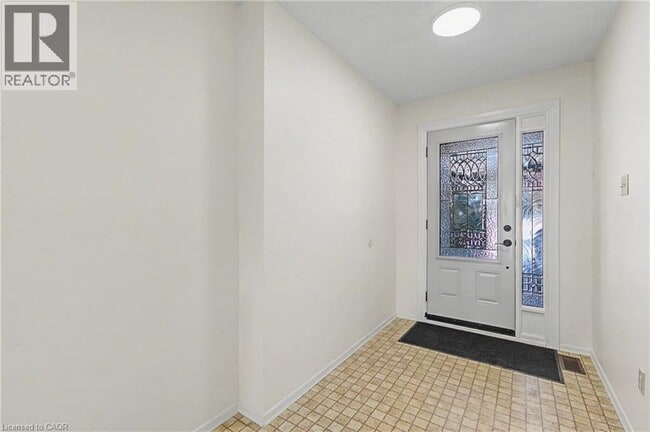 114 Dovercliffe Rd in Guelph, ON - Building Photo - Building Photo