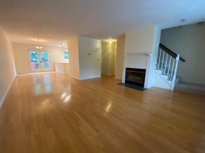 1047 Washington St in Newton, MA - Building Photo - Building Photo