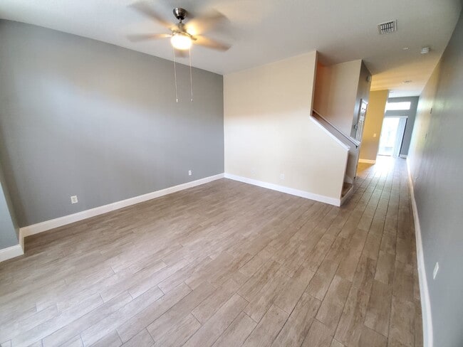 6037 Scotchwood Gln, Unit 4 in Orlando, FL - Building Photo - Building Photo