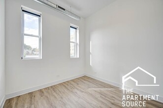 4731 N Western Ave, Unit 210 in Chicago, IL - Building Photo - Building Photo