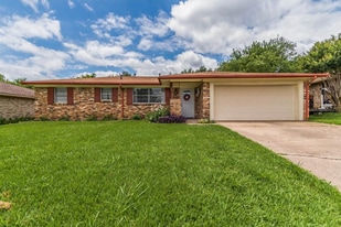 2015 Brenda Ave in Denison, TX - Building Photo