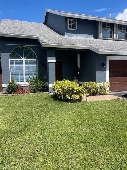 3187 NW 122nd Ave in Sunrise, FL - Building Photo