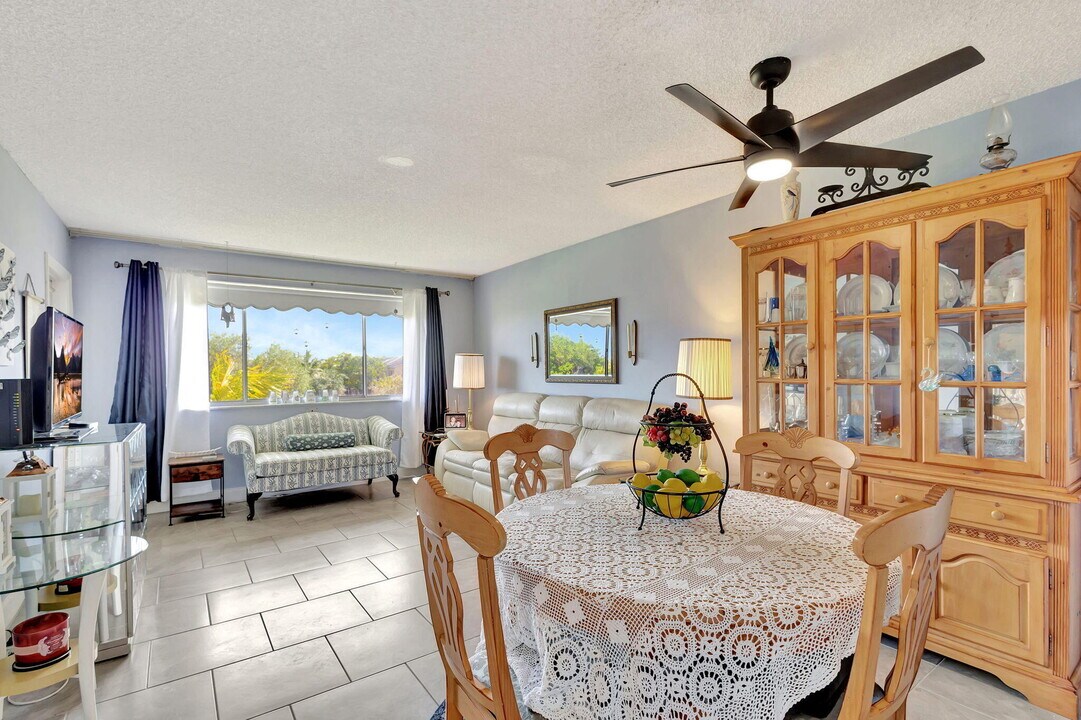 2812 Garden Dr S in Lake Worth Beach, FL - Building Photo