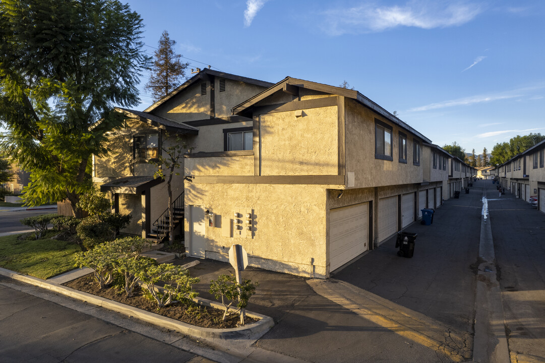 9800 Vesper Ave in Panorama City, CA - Building Photo