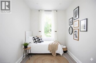 34 Dumfries St in Brant, ON - Building Photo - Building Photo