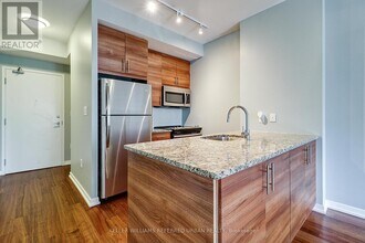 70-270 Forest Manor Rd in Toronto, ON - Building Photo - Building Photo
