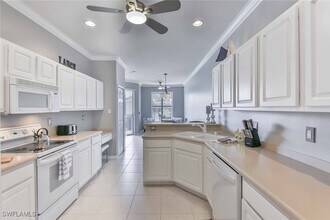2215 Arielle Dr in Naples, FL - Foto de edificio - Building Photo