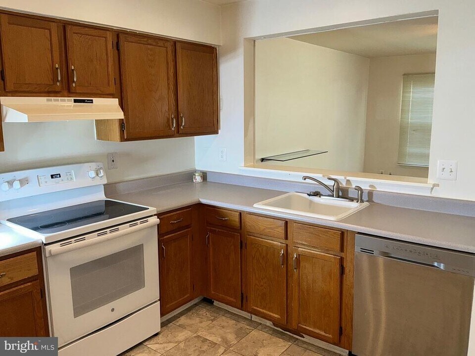 13637 Winterspoon Ln in Germantown, MD - Building Photo