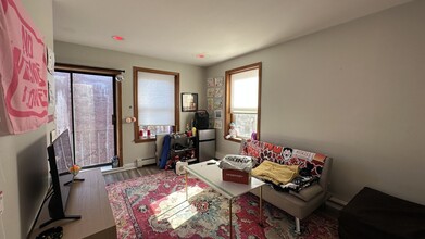 17 Burney St, Unit 3 in Boston, MA - Building Photo - Building Photo