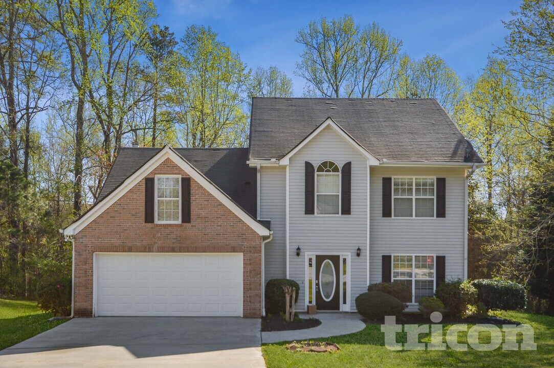 65 Cascade Ct in Covington, GA - Building Photo