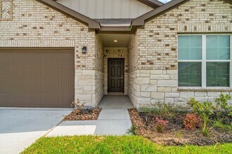 11617 Whirlaway Dr in Willis, TX - Foto de edificio - Building Photo