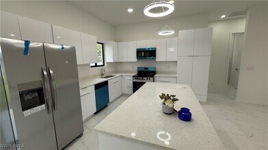 2009 Diplomat Pkwy W in Cape Coral, FL - Building Photo - Building Photo