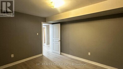 821 Walsh Ct in Newmarket, ON - Building Photo - Building Photo