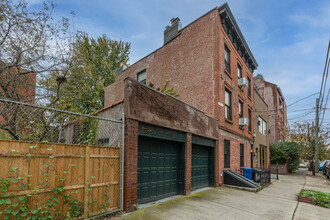 406 Van Brunt St in Brooklyn, NY - Building Photo - Building Photo