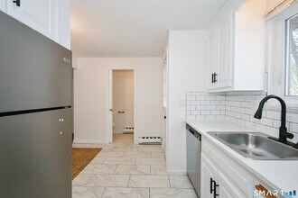 421 Emmett St in Bristol, CT - Building Photo - Building Photo