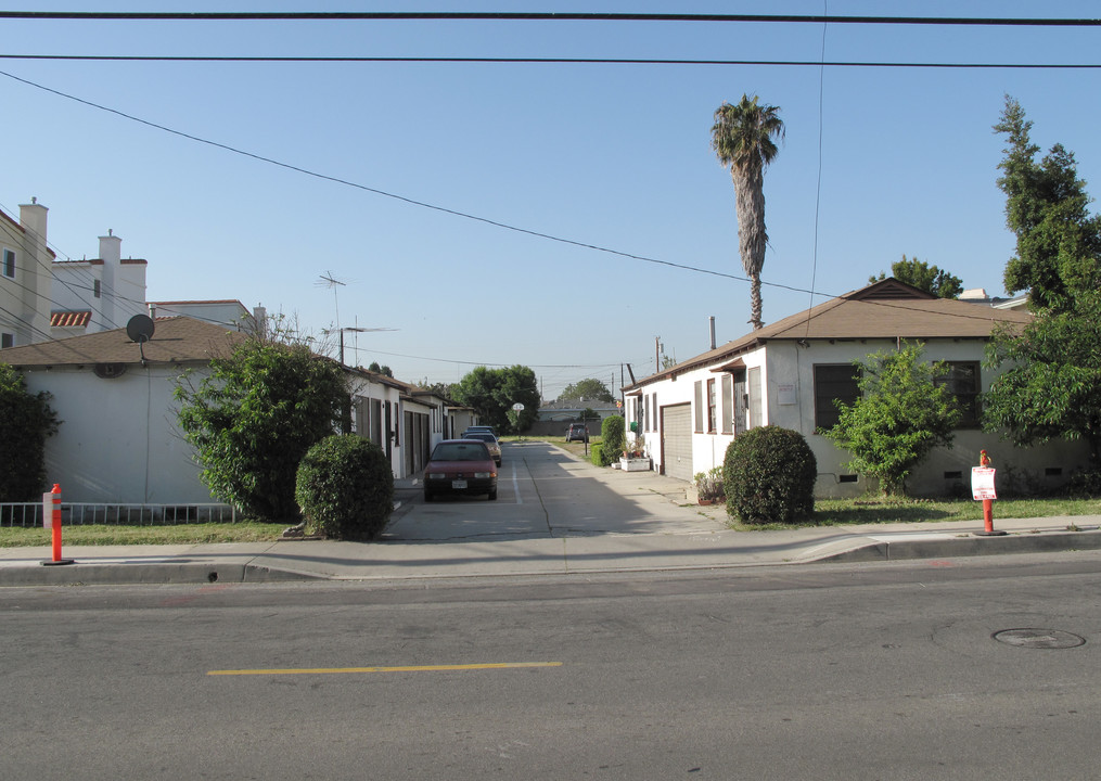 620 E 220th St in Carson, CA - Building Photo