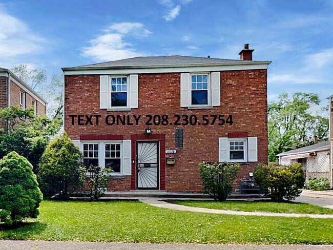 property at 2025 N 75th Ave