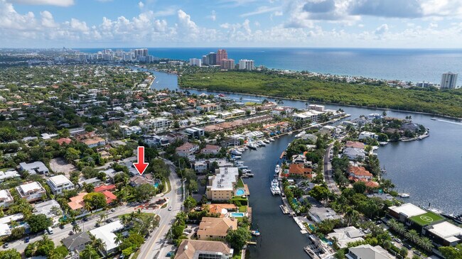 1321 Bayview Dr in Fort Lauderdale, FL - Building Photo - Building Photo
