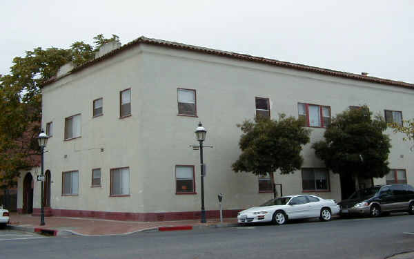 600 Castro St in Martinez, CA - Foto de edificio - Building Photo