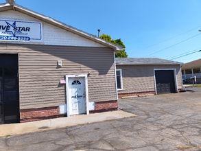 8464 Cleveland Ave NW in North Canton, OH - Building Photo - Building Photo