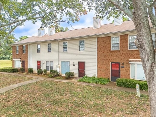 151 Old Ferry Way in Roswell, GA - Foto de edificio - Building Photo