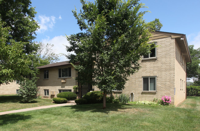 Fielding Garden Senior (55+) Apartments in Rochester, NY - Foto de edificio - Building Photo