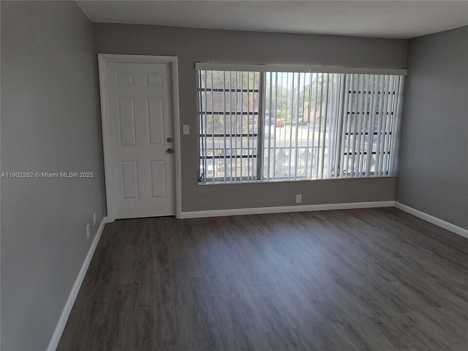 16701 NE 14th Ave in Miami, FL - Building Photo