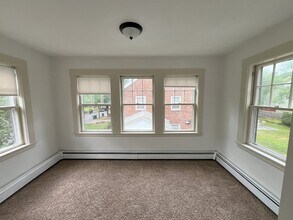 17-19-19 Maple St in Newton, MA - Building Photo - Building Photo