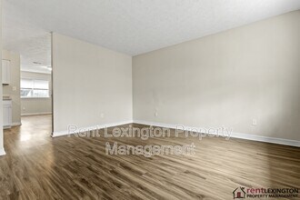 3966 Northampton Dr in Lexington, KY - Foto de edificio - Building Photo
