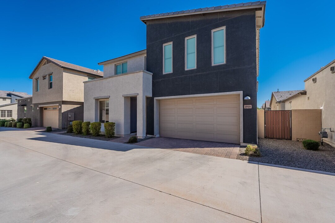 4910 S Tune in Mesa, AZ - Building Photo