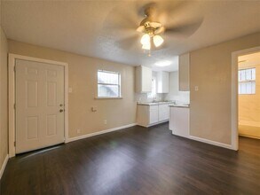 3910 Polly St in Dallas, TX - Building Photo - Building Photo