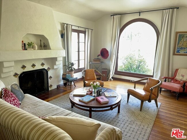 1405 Hillcrest Ave in Glendale, CA - Building Photo - Building Photo