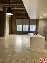 711 S Olive St in Los Angeles, CA - Building Photo - Building Photo