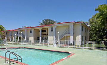 Normandy Terrace Apartments in Coral Springs, FL - Building Photo - Building Photo