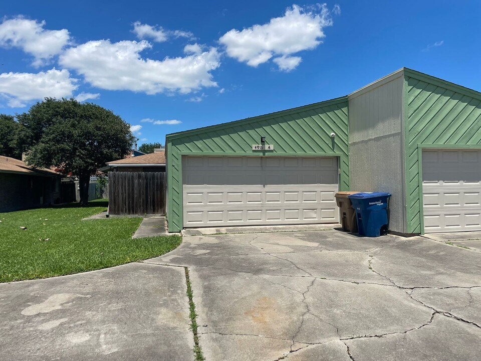 4916 Delwood St in Corpus Christi, TX - Building Photo