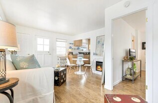 117 Amethyst Ave, Unit 1/2 in Newport Beach, CA - Building Photo
