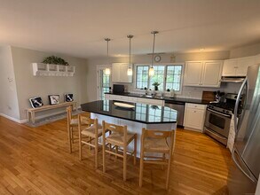 99 Main St in Stonington, CT - Building Photo - Building Photo