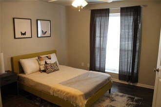 4502 Gaston Ave-Unit -107 in Dallas, TX - Foto de edificio - Building Photo