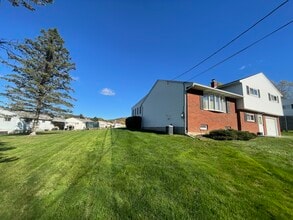 1005 Murray Hill Rd in Vestal, NY - Building Photo - Building Photo