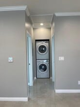 16242 Londelius St in North Hills, CA - Foto de edificio - Building Photo