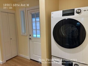 18903 68th Ave W in Lynnwood, WA - Building Photo - Building Photo