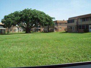 347 Flanders Dr in Delray Beach, FL - Building Photo - Building Photo