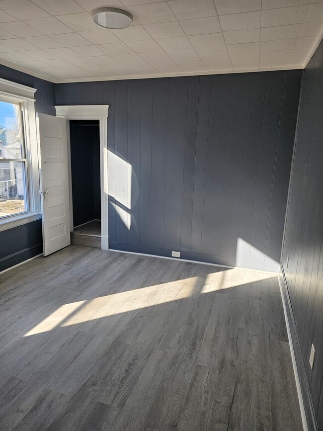 62 Alma St, Unit 3rd Floor in Waterbury, CT - Building Photo - Building Photo