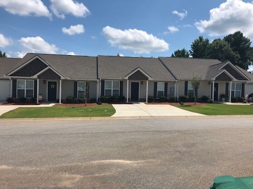 153 Yucca Ct in Greenwood, SC - Foto de edificio