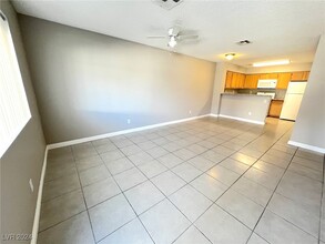 2120 Bavington Dr in Las Vegas, NV - Building Photo - Building Photo