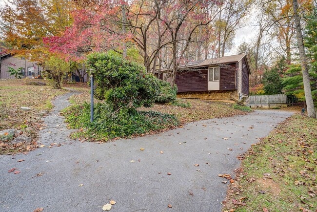 13 N Foxxborough Ln in Johnson City, TN - Building Photo - Building Photo