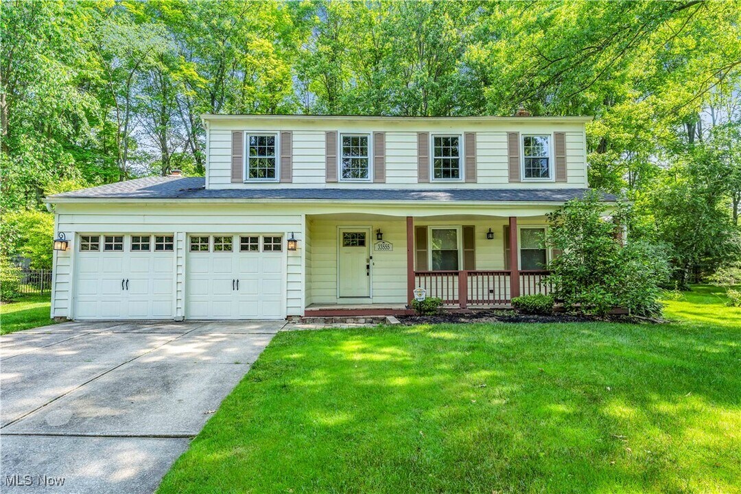 33555 Wagon Wheel Dr in Solon, OH - Building Photo