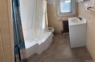 76 E Argyle St in Hempstead, NY - Building Photo - Building Photo