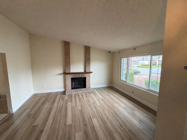 220 Notre Dame Dr, Unit 1 bed 1 bath apartment in Vallejo, CA - Foto de edificio - Building Photo